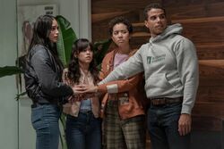 The Carpenter sisters and the Meeks twins are shown to be close.