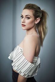 Lili-reinhart-winter-tca-portraits-2017-4