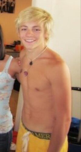 ross lynch bulge