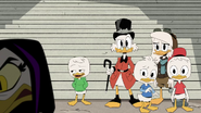 Della and her family watching the villains face Glomgold