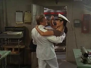 Kelso trägt eine Vietnamesin