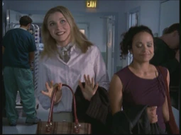 Scrubs108 0772.jpg (99 KB) Währeddessen versucht Elliot sich krampfhaft mit Carla anzufreunden