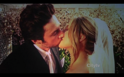 8x18-JD and Elliot marriage kiss