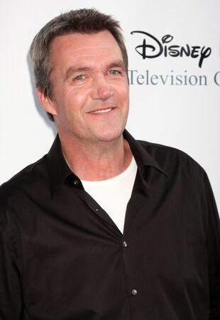 Neil Flynn Height