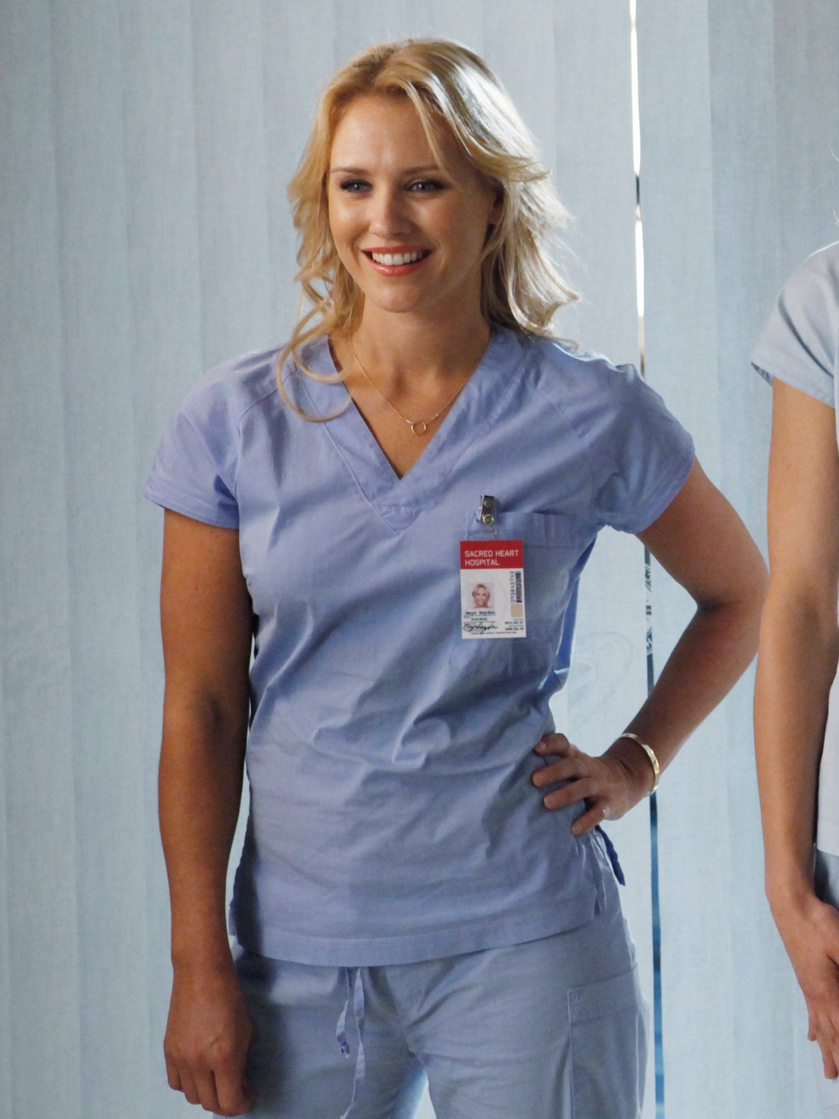 Exposed nurses. Никки Уилан клиника. Nicky Whelan Scrubs. Физиотерапевт Scrubs. Сериал клиника Майя