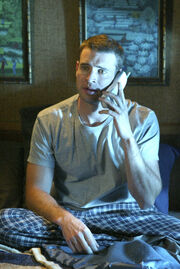 3x18 Sean on phone