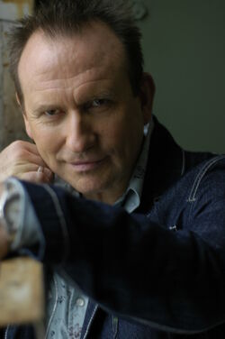 Colin Hay veröffentlichte das Lied 2000 auf seiner CD "Going Somewhere"