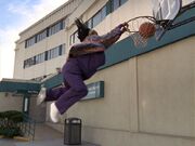 2x17 Laverne dunks