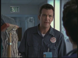 Scrubs108 1043.jpg (91 KB) Der Hausmeister beschuldig J.D. ihm Putzsachen geklaut zu haben