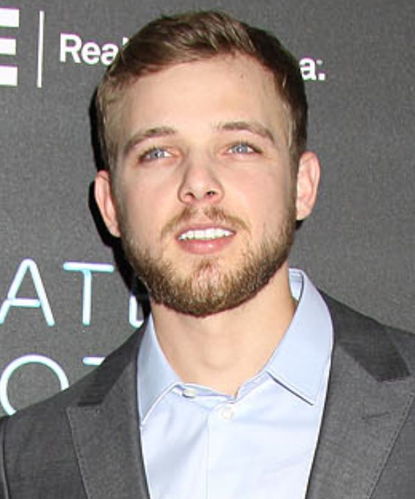 max thieriot 2022 house at the end of the street