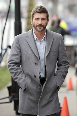 Joe Lando on the set