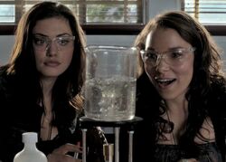 1x02 Faye and Melissa Make Some Magic