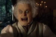 Bilbon tentant d'arracher l'anneau à son neveu Frodon