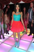 Hit the lights blue and pink look (2)