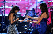 Selena+Gomez+2011+People+Choice+Awards+Show+EGsYsIOojsVl