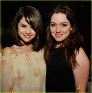 Selena-gomez-jennifer-stone-congo-03.jpg (270 KB)