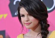 Amazing-selena-gomez-stunning-beauy-look-mobile-download-free-background-wallpaper-hd