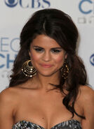 Sel on number two dress people's choice awards 2011