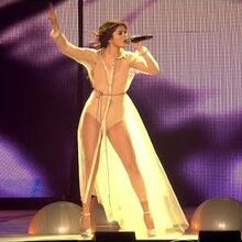 Revival Tour Selena Gomez Wiki Fandom Selena singing royals live in dubai.