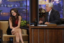 1374676687 selena-gomez-jay-leno-441