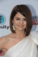 Sel Princess Protection Program Premiere Toronto 2009 white dresss red carpet short hair