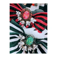 Brooches Ai Kayano Yoshino Nanjō Live 2018.jpg (1.24 MB) Brooches on Ai Kayano and Yoshino Nanjō's costumes