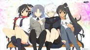 Yumi junto a Asuka, Homura y Miyabi.