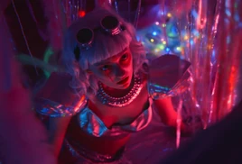 Costume