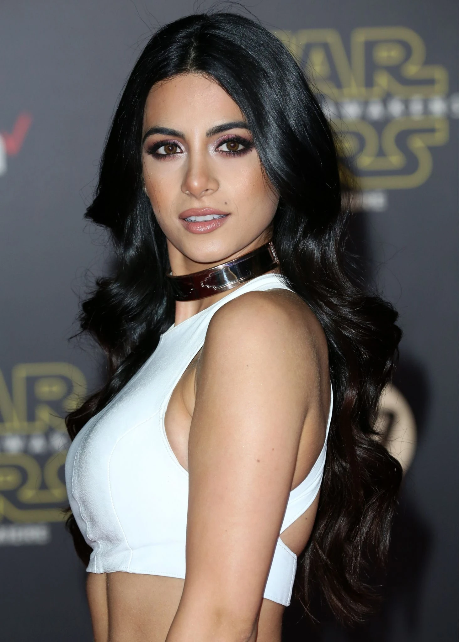 Emeraude Toubia | Wiki Shadowhunters en Español | Fandom, image size:1463x2048