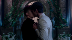 TMI112 Kiss01