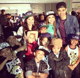 Roshon-fegan--with0kid-fans