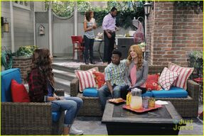 Zendaya-bella-thorne-guest-star-kc-undercover-stills-21