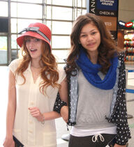 TI4U1382469487zella