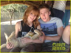 Bella-thorne-and-tristan-with-newborn-cub-(4)