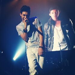 Roshon-fegan-performing-a-show