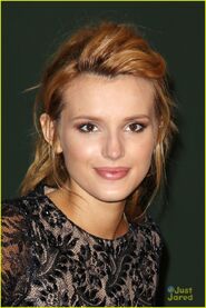 Bella-thorne-bn-nyc-signing-umbrella-23