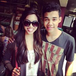 Roshon-fegan-with-apretty-fan