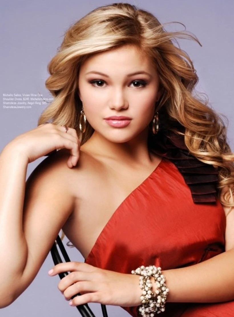 Olivia Holt | Shake It Up Wiki | Fandom, image size:820x1109