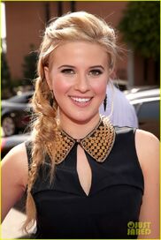 Caroline-sunshine-at-the-kids-choice-awards (2)