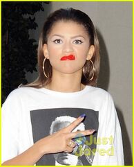 Zendaya-stylish-ahead-of-teen-choice-awards-03