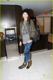 Zendaya-airport-arrival-kc-xmas-episode-01