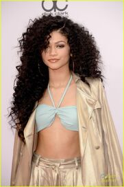 Zendaya-2014-american-music-awards-01