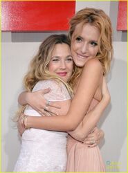 Bella-thorne-zak-henri-blended-premiere-03