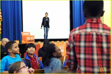 Zendaya-surpsise-visit-nyc-elementary-school-09