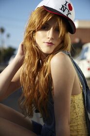 Bella-thorne-dungarees-yellow