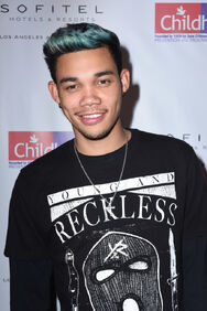 Roshon+Fegan+Childhelp+Hollywood+Heroes+dKgen4gkY9nx