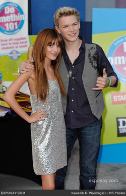 Bella-thorne-and-kenton-duty-2010-teen-choice-168Uxv