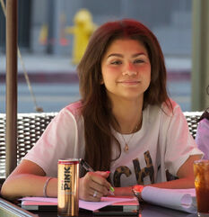 Zendaya-coleman-out-to-lunch