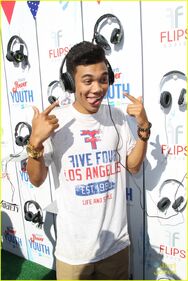 Roshon-fegan-power-youth-04-tongue