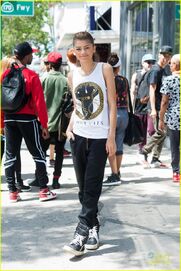 Zendaya-shopping-before-rdmas-this-weekend-05